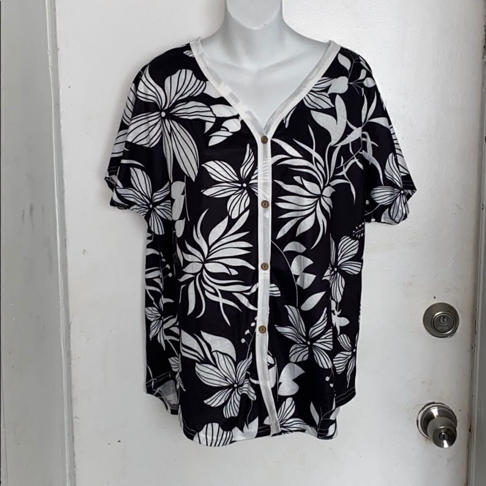 SHEIN Black and White Floral Print Blouse NWOT